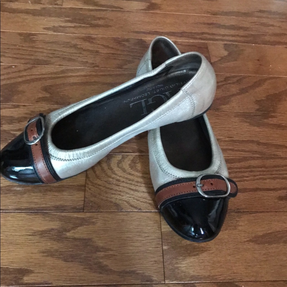 AGL black and gold flats